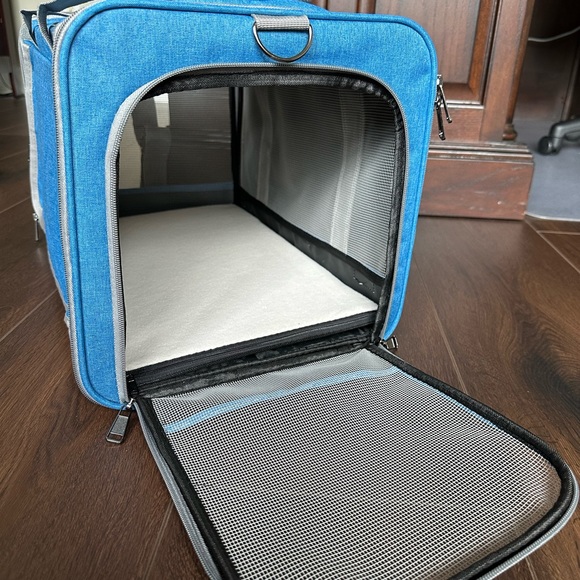 Gapzer Soft Sided Pet Carrier for Large and Medium Pets - Picture 12 of 14